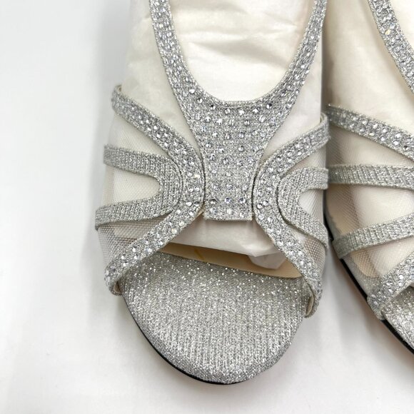 7W 7 WIDE WIDTH Touch Ups Womens Clara Silver‎ Kitten Heels Dress Sandals Shoes - Picture 3 of 15